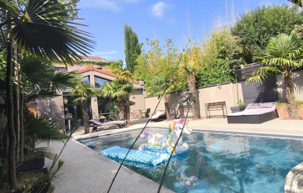 VALENCE. LE QUARTIER CHATAUVERT. MAISON DE FAMILLE. 280M2HAB. MODULABLE. PISCINE . GARAGE. SUD.
