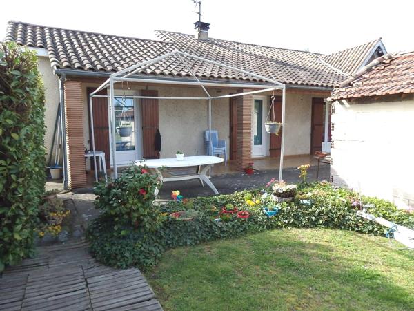 Maison de plain-pied, 2 chambres, sur terrain de 3936m² à Marmande