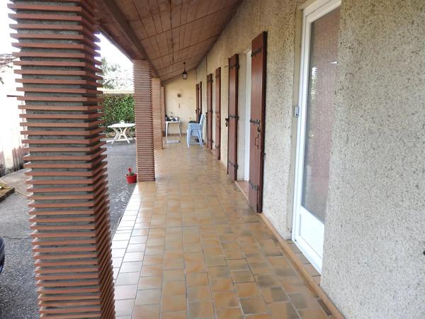 Maison de plain-pied, 2 chambres, sur terrain de 3936m² à Marmande