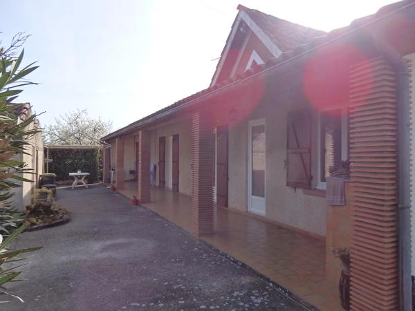 Maison de plain-pied, 2 chambres, sur terrain de 3936m² à Marmande