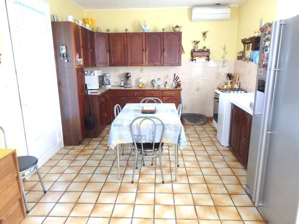 Maison de plain-pied, 2 chambres, sur terrain de 3936m² à Marmande