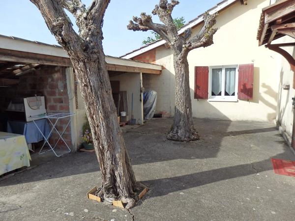 Maison de plain-pied, 2 chambres, sur terrain de 3936m² à Marmande