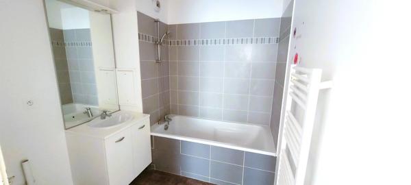 Vente                                                      Appartement
                        
                     3 pièces                      51 m2                     à Quincy-sous-Sénart
