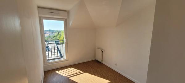Vente                                                      Appartement
                        
                     3 pièces                      51 m2                     à Quincy-sous-Sénart