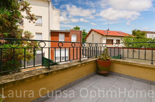 LIVRY GARGAN - 5 PIECES - 122,5 m² - RESIDENCE PIERRE DE TAILLE - ASCENSEUR - 2 BALCONS - DOUBLE BOX