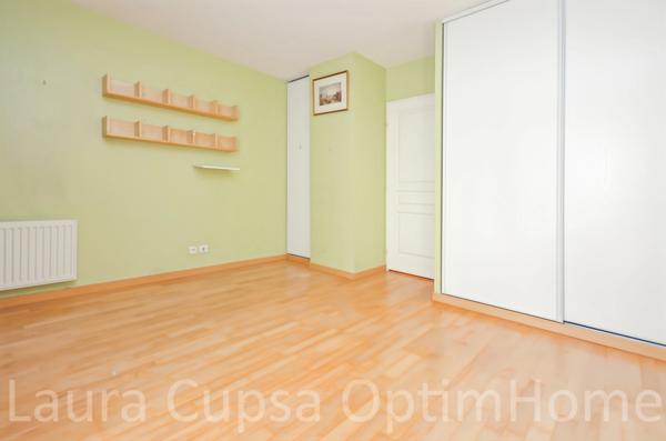 LIVRY GARGAN - 5 PIECES - 122,5 m² - RESIDENCE PIERRE DE TAILLE - ASCENSEUR - 2 BALCONS - DOUBLE BOX