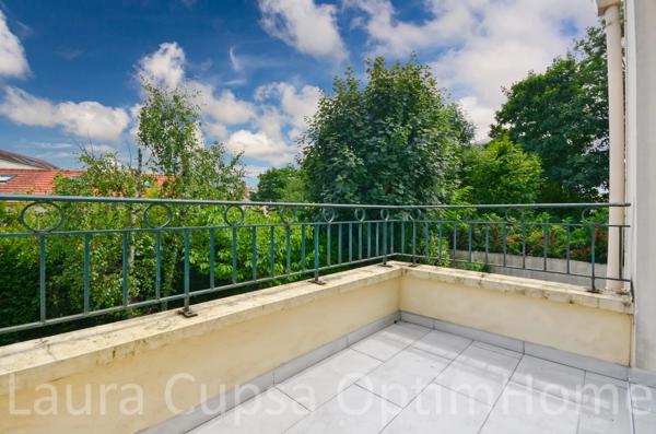 LIVRY GARGAN - 5 PIECES - 122,5 m² - RESIDENCE PIERRE DE TAILLE - ASCENSEUR - 2 BALCONS - DOUBLE BOX