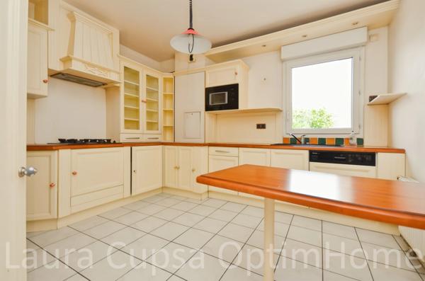 LIVRY GARGAN - 5 PIECES - 122,5 m² - RESIDENCE PIERRE DE TAILLE - ASCENSEUR - 2 BALCONS - DOUBLE BOX