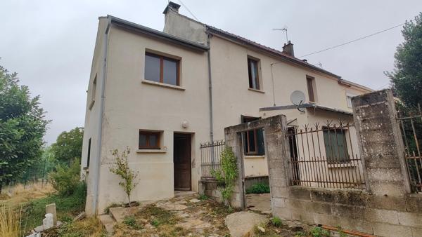 Maison familiale de 140 m² dépendances et jardin
