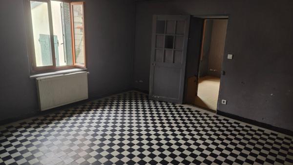 Maison familiale de 140 m² dépendances et jardin
