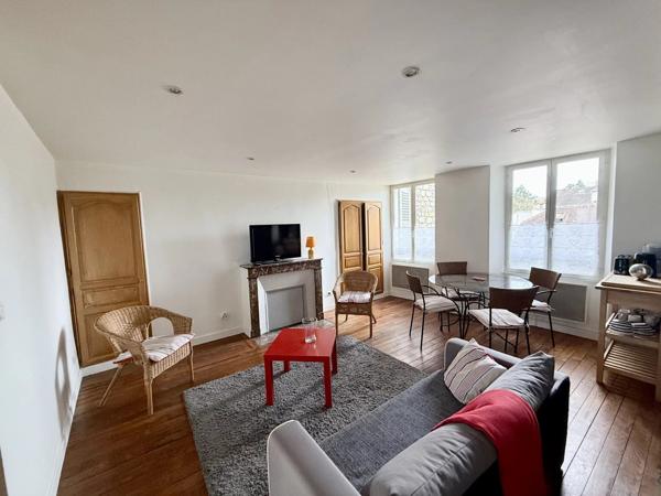 Location                                                      Appartement
                        
                     2 pièces                      47 m2                     à Fontainebleau