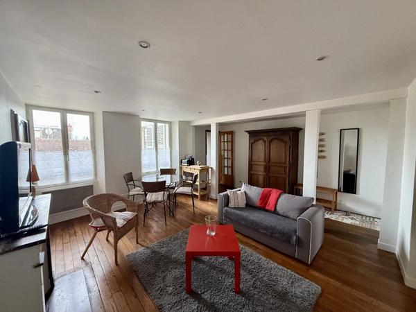 Location                                                      Appartement
                        
                     2 pièces                      47 m2                     à Fontainebleau