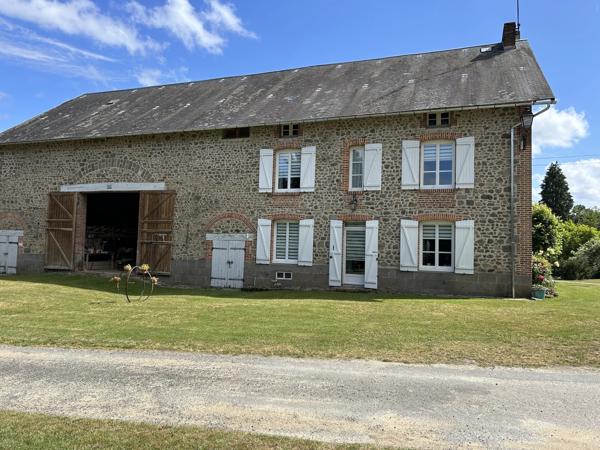 Trois superbes propriétés situées dans leur propre hameau
