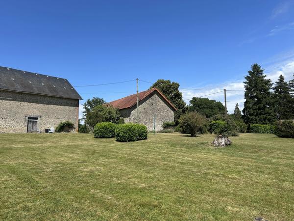 Trois superbes propriétés situées dans leur propre hameau