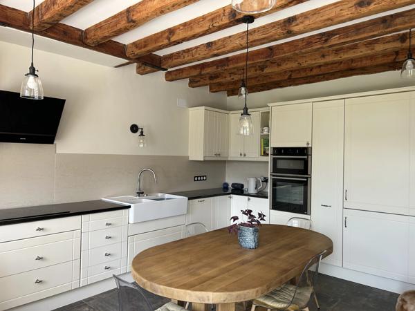 Trois superbes propriétés situées dans leur propre hameau