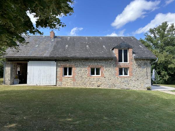 Trois superbes propriétés situées dans leur propre hameau