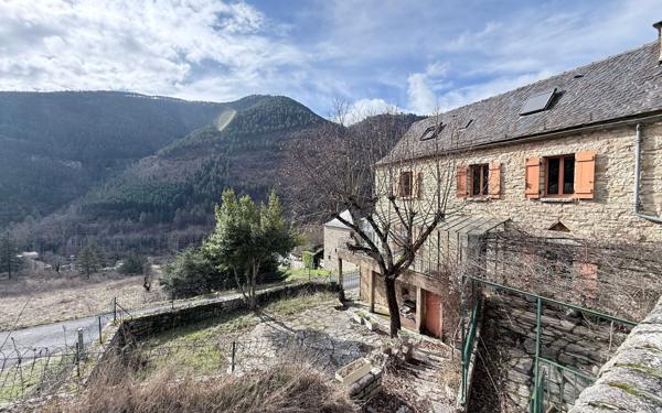 Maison à vendre    5 pièces •  Sainte-Enimie