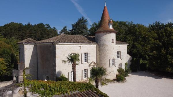 Somptueux château restauré avec maison d’amis et piscine à quelques minutes de Puymirol, Lot et Garonne