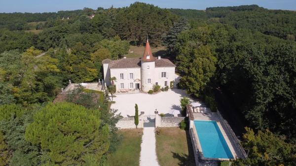 Somptueux château restauré avec maison d’amis et piscine à quelques minutes de Puymirol, Lot et Garonne