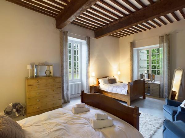 Somptueux château restauré avec maison d’amis et piscine à quelques minutes de Puymirol, Lot et Garonne