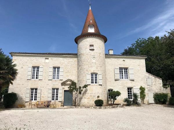 Somptueux château restauré avec maison d’amis et piscine à quelques minutes de Puymirol, Lot et Garonne