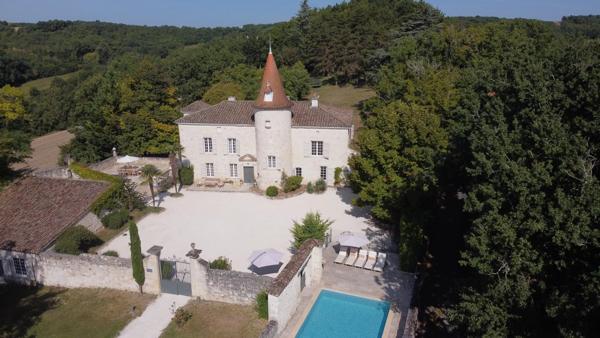 Somptueux château restauré avec maison d’amis et piscine à quelques minutes de Puymirol, Lot et Garonne