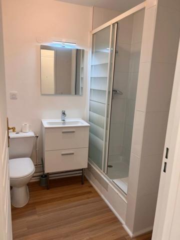 PONTOISE – CENTRE HISTORIQUE – STUDIO AVEC BALCON ET PARKING EN SOUS-SOL