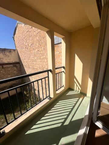 PONTOISE – CENTRE HISTORIQUE – STUDIO AVEC BALCON ET PARKING EN SOUS-SOL