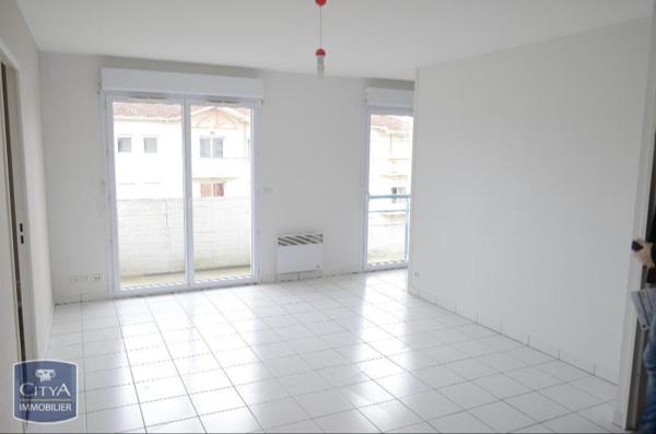 Appartement à louer 3 pièces 55.33m² Lons (64140)