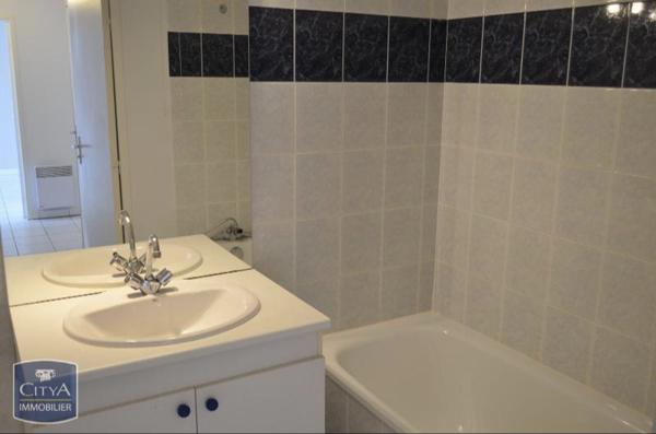 Appartement à louer 3 pièces 55.33m² Lons (64140)