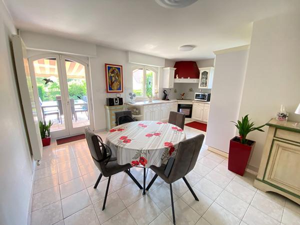 Magnifique maison 194 m²  à KINGERSHEIM - garage 4 voitures - vivable de plain pied - 4 chambres