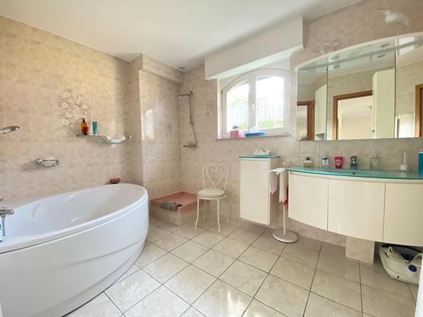 Magnifique maison 194 m²  à KINGERSHEIM - garage 4 voitures - vivable de plain pied - 4 chambres