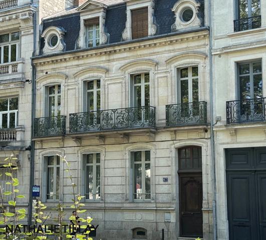 Orleans, centre, a vendre, hôtel particulier 400 m², jardin