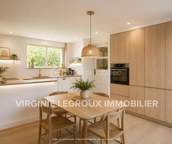 Rare sur la commune de St-Pierre-La-Cour, longère de 145m2 dont 125m2 de plain-pied, située à 2 kms du centre sur une parcelle de plus de 4000m2 avec une pièce d'eau ! Ne tardez pas à lire la suite, j'ai peut-être la maison dont vous rêvez ! 
Vous arriverez par un chemin privé, vous longerez la pièce d'eau pour au bout du chemin découvrir cette maison belle et longue maison en pierre. 
Nous commencerons la visite par le salon-séjour lumineux de 37m2 qui donne accès aussi au jardin. L'escalier tout récemment installé dessert la seule pièce de l'étage, une pièce de 20m2 récente qui sert aujourd'hui de chambre mais qui pourrait aisément devenir une salle de jeux, de sport ou encore un bureau. La charpente a été laissée apparente afin de donner du cachet à cette pièce, et c'est réussi ! 
Nous poursuivrons la visite du rez-de-chaussée avec la cuisine de 17m2, un très beau potentiel pour ses futurs propriétaires, comme sur la simulation que je vous ai mise en photo pour vous aider à vous projeter. 
Un couloir avec placard nous conduit à un wc séparé, une salle d'eau de 5m2 à rénover (comme pour la cuisine, je vous ai joins une photo avec une idée de projet)  et ensuite nous accèdons aux trois chambres qui ont toute la même particularité .... elles ont toutes les 3 un accès direct et privatif au jardin, rare encore ! La première chambre fait 12m2, la seconde 15m2 et la chambre parentale fait 22m2. Cette dernière a été séparée par un dressing. 
Vous souhaitez plus grand ? C'est possible puisque 60m2 de combles sont encore aménageables. 
Coté rangement, attenant et accessible par le salon-séjour et par une porte extérieur, vous découvrirez une buanderie arrière-cuisine de 22m2 (non comptabilisée dans la surface habitable). 
Le mode de chauffage de cette maison est un insert bois avec une soufflerie qui distribue la chaleur dans les pièces. 
Toutes les menuiseries sont en pvc double vitrage, elles ont été changées en 2017. La toiture et l'isolation des combles ont été refaits en 2010. La taxe foncière est de 590€.
Intéressant, depuis 2023 la maison est équipée de 7 panneaux solaires avec autoconsommation et revente du surplus ! 
La maison a un puits. La fosse septique est non conforme. 
Coté extérieur, vous pourrez profiter en toute tranquillité sans aucun vis à vis d'une parcelle d'environ 4300m2 avec une petite dépendance en pierre idéale pour un garage et belle surprise... une pièce d'eau pour les amateurs de partie de pêche en famille ou entre amis. 
Vous souhaitez un peu plus de terrain ? C'est possible, les propriétaires peuvent céder une parcelle constructible attenante d'environ 2000m2... . 
Alors, cette maison semble correspondre à vos critères de recherche ? 
Ne tardez pas, appelez-moi pour d'éventuels renseignements complémentaires et peut-être fixer une visite !
Et n'oubliez pas, Saint-Pierre-La-Cour est une commune dynamique de 2300 habitants avec une école privée, une école publique, un collège privé, un pôle enfance jeunesse, mais aussi, médecins, dentiste, kiné, centre de soins infirmiers, ostéopathes, orthophoniste, psychologue, sage-femme,  pharmacie, infirmières libérales ainsi que de nombreuses infrastructures sportives, des commerces (supérette, boulangerie, boucherie, coiffeurs, bar, etc), avec son accès rapide à l'axe Rennes-Laval et à l'autoroute ainsi que sa gare ferroviaire avec ses arrêts quotidiens.