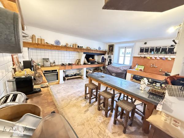 Villeneuve-les-Corbières (11360) Maison de Maître F6 de 460 m2 avec piscine et terrain de 1350 m2