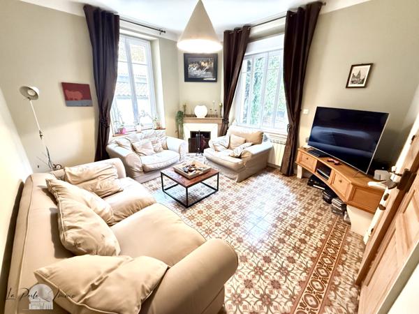 Villeneuve-les-Corbières (11360) Maison de Maître F6 de 460 m2 avec piscine et terrain de 1350 m2