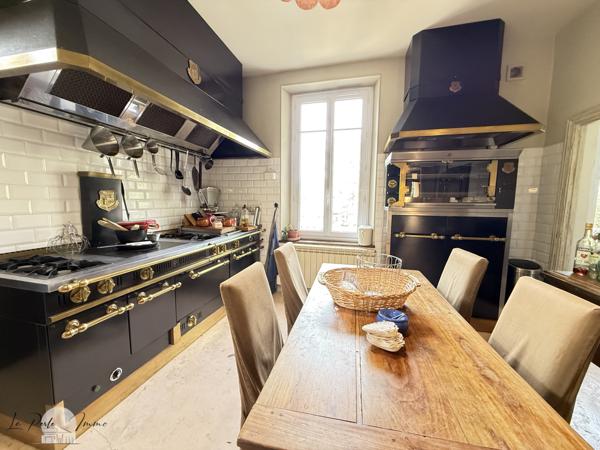 Villeneuve-les-Corbières (11360) Maison de Maître F6 de 460 m2 avec piscine et terrain de 1350 m2