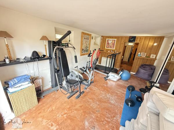 Villeneuve-les-Corbières (11360) Maison de Maître F6 de 460 m2 avec piscine et terrain de 1350 m2