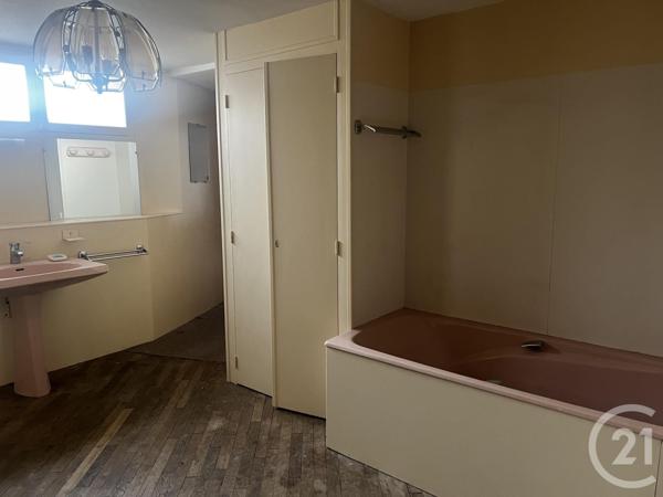 Appartement F4 à vendre  6 pièces - 153,68 m2 PARTHENAY - 79