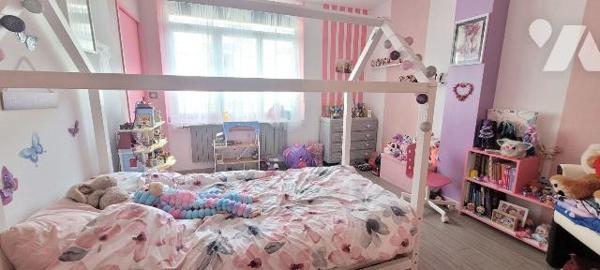 À proximité immédiate de la plage de Malo-les-Bains, cette maison coup de c?ur développe une su...