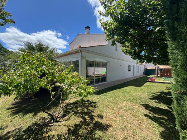 Le Gua - Villa familiale avec piscine et prestations haut de gamme Le gua