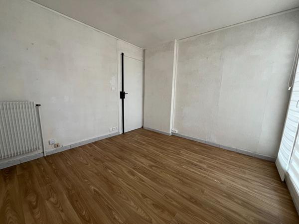 A LOUER - BUREAU SITUE A CAGNES-SUR-MER, AU COEUR DU CENTRE-VILLE