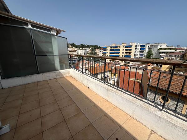 A LOUER - BUREAU SITUE A CAGNES-SUR-MER, AU COEUR DU CENTRE-VILLE