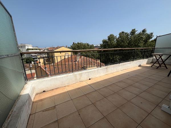 A LOUER - BUREAU SITUE A CAGNES-SUR-MER, AU COEUR DU CENTRE-VILLE