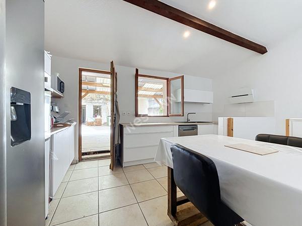 Maison Luynes 4 pièce(s) 95 m2 avec garage et cour intérieure