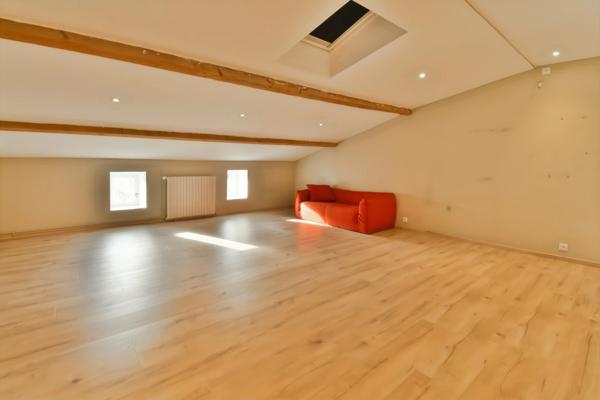 Maison à vendre 8 pièces proche de SURGERES (17)