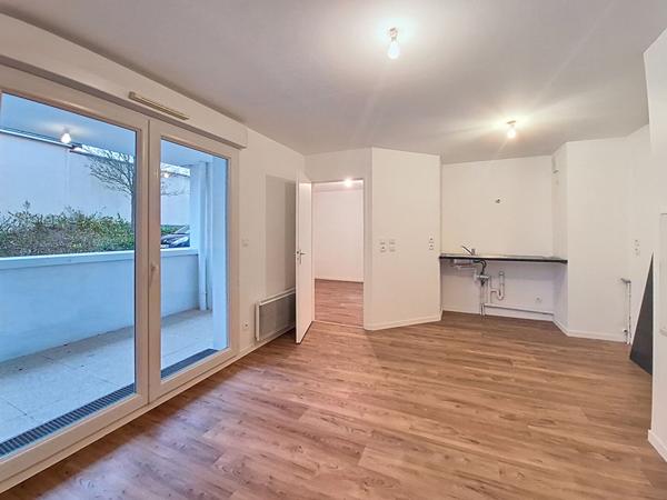SAINT SEBASTIEN SUR LOIRE APPARTEMENT T2 RESIDENCE RECENTE STATIONNEMENT BALCON