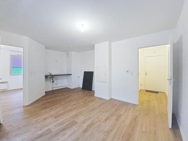 SAINT SEBASTIEN SUR LOIRE APPARTEMENT T2 RESIDENCE RECENTE STATIONNEMENT BALCON