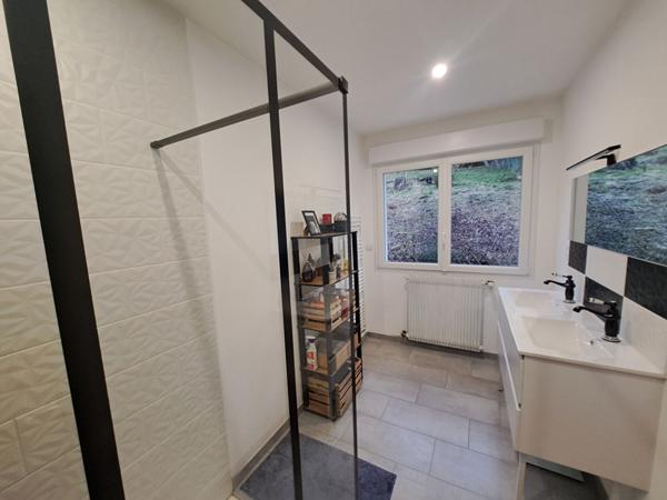 MAISON RENOVEE AVEC VUE DEGAGEE