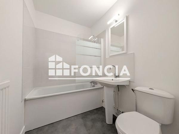 Location Appartement 2 pièces 38 m² - 25 RUE DU ROUMOIS Mont Saint Aignan 76130